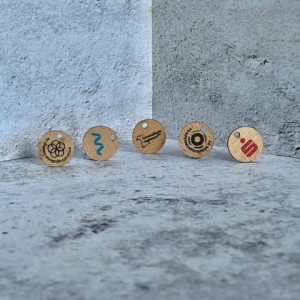Holzchip 1 Euro mit kleinem Loch